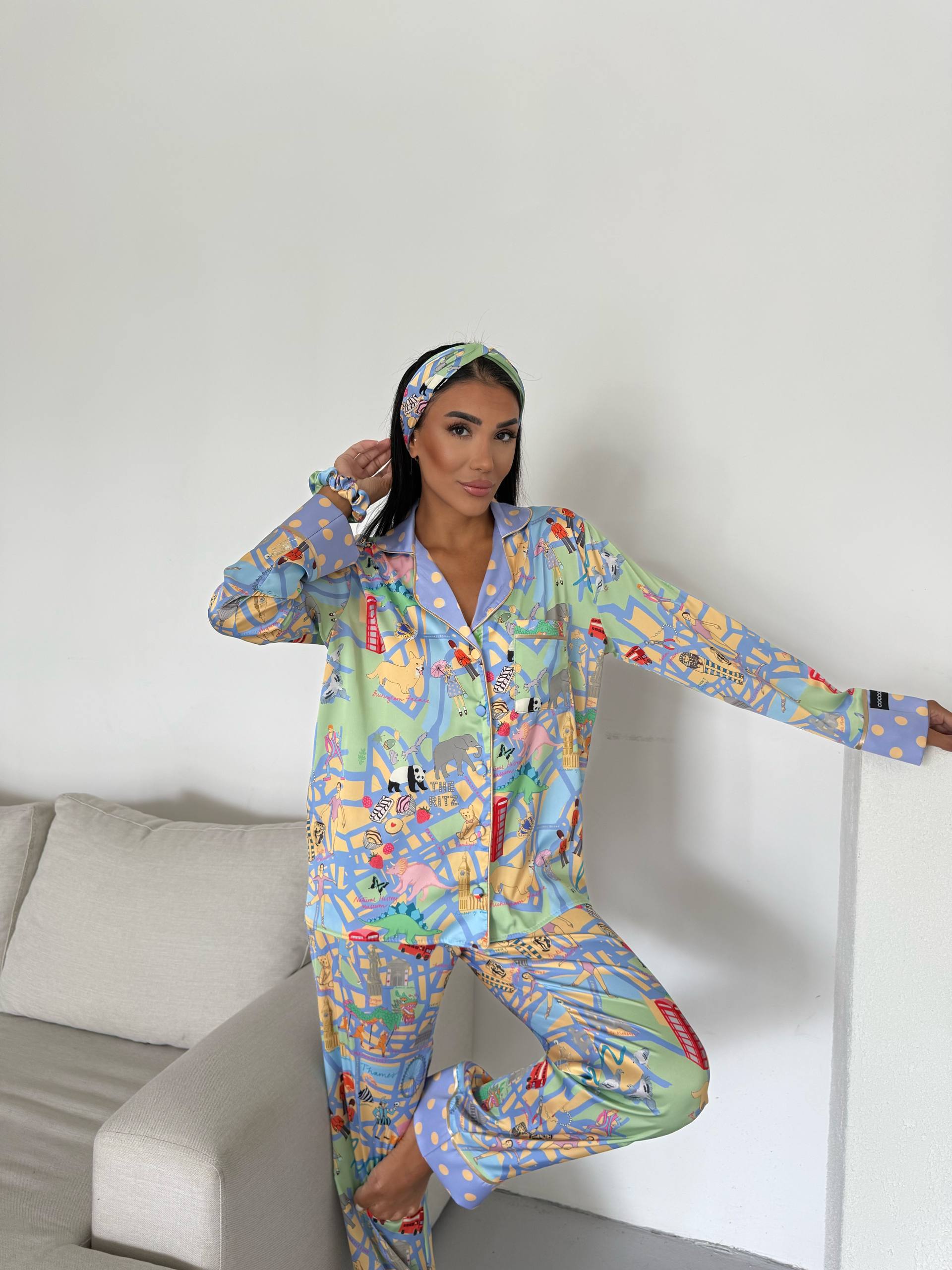 Ženska pidžama od armani satena-dezen "London" - Slika 2