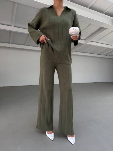 Ženski vuneni komplet-maslinasto zelena