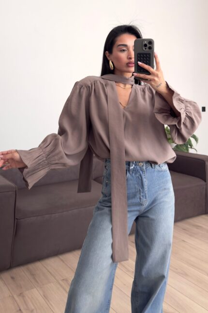 Elegantna bluza sa ešarpom i naramenicama-braon